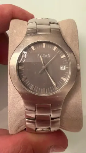 Relógio Natan, caixa e pulseira em aço inoxidável. ?