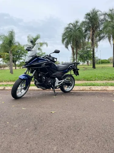 MOTO MUITO NOVA