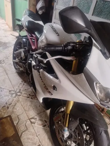 Triumph detona 650R