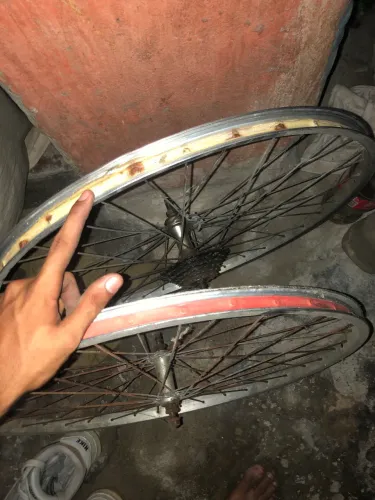Vendo par de gente normal aro 26