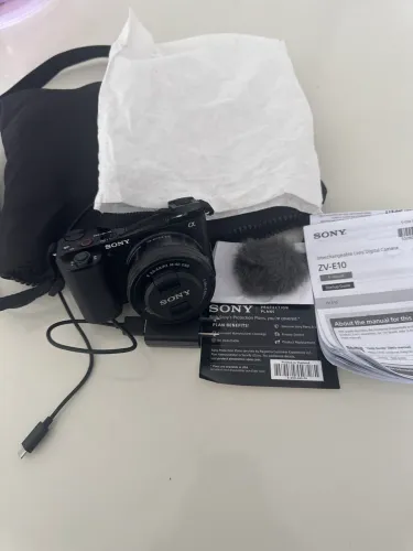 Câmera Sony Zv-e10 Com Lente Pz E 3.5-5.6 OSS