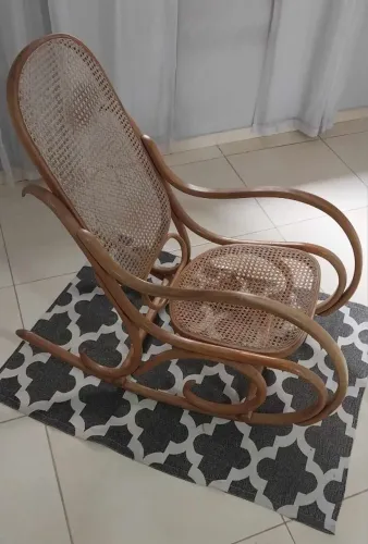 Cadeira de Balanço Thonet