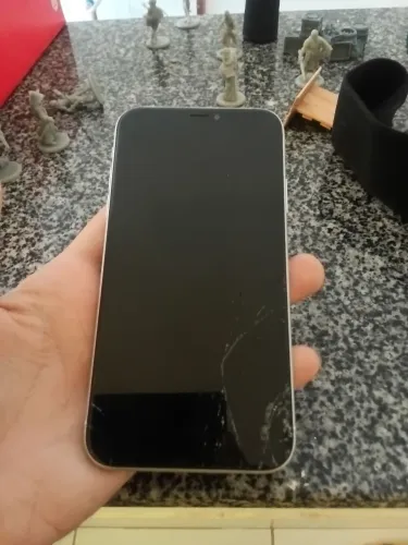 Iphone XR 64GB trincado so o vidro da frente