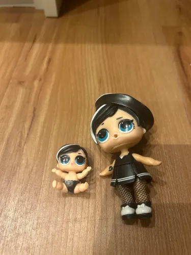 l.o.l e little sis
