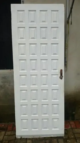 porta de madeira canela 2-metros por 0.80 cm 300 reais