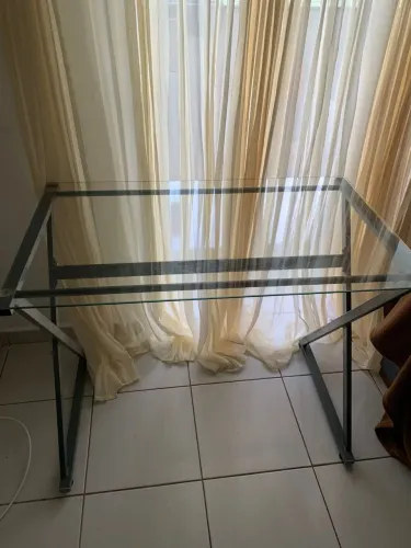 Mesa de centro de vidro grande e alta. Semi nova