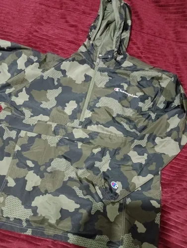Jaqueta corta vento camuflada marca Champions G 