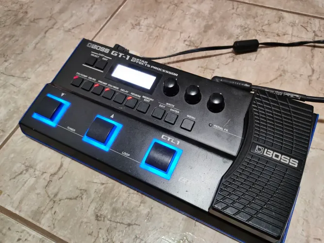 Vendo Pedaleira Boss GT-1