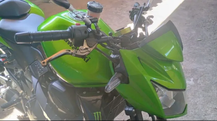 Kawasaki Z 750 2012 sem nenhuma avaria a mas nova do Rio moto de garagem.