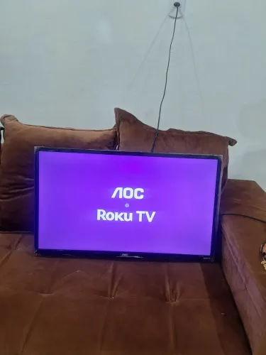 TV 32 polegadas AOC ROKU Smart