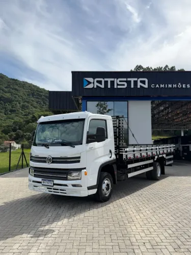 11-180 Delivery Carroceria De Madeira de 6.3m