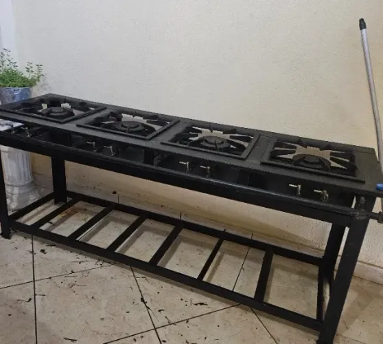 vendo fogão industrial medindo 2mx41 cm usado em bom estado de conservação chamas duplas