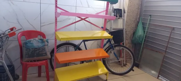 Vende-se essa prateleira