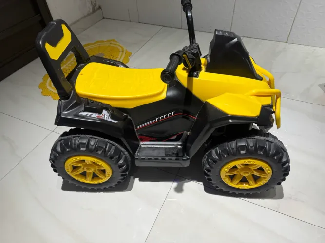 Carro elétrico infantil com controle remoto 