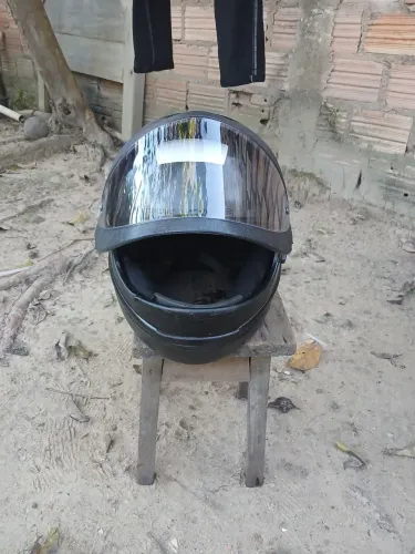 Vendo um capacete