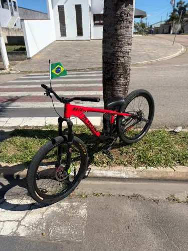 Vendo bike hupi naja sem a suspensão a bike vai de garfo Brutus