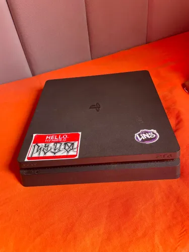 Ps4 Slim 1tb + Duas manetes originais  (negocio)