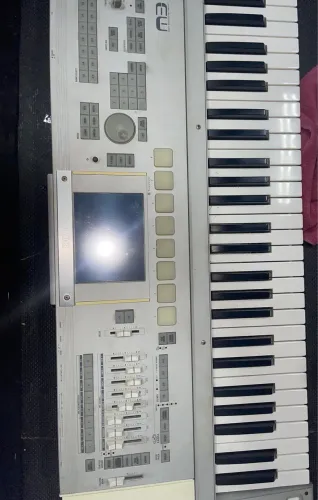 Teclado Korg Music Workstation