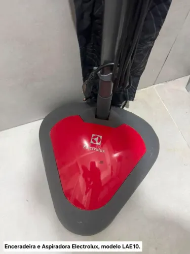 Enceradeira e Aspiradora Electrolux, modelo LAE10. 110v $280,00 a vista