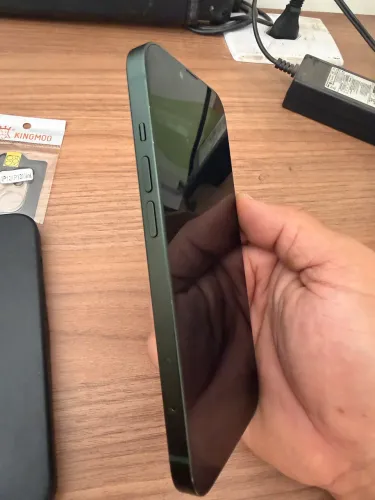 iPhone 13 impecável