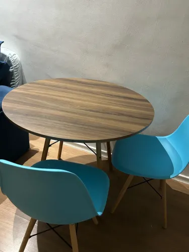 Mesa e cadeiras