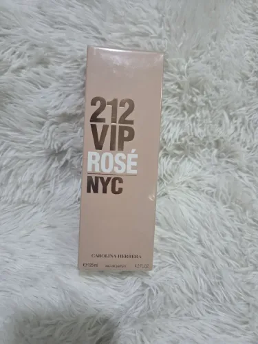 Perfume 212 vip rose 