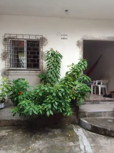 Vende -se uma casa no bairro Sacavém