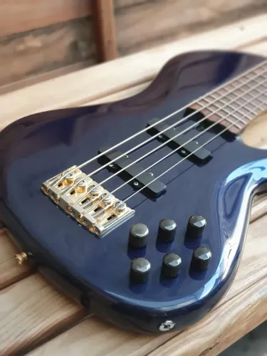 Baixo Wg luthier 5 cordas 