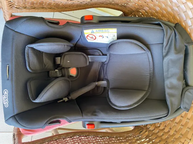 Vende-se bebê conforto