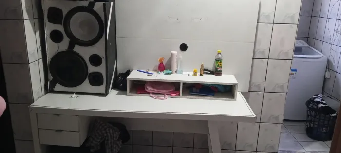 Painel mesa e caixa de som com corneta