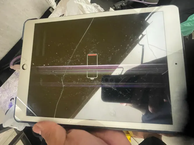 iPad 8 geração tela quebrada 