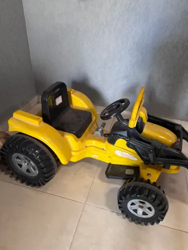 Trator infantil elétrico