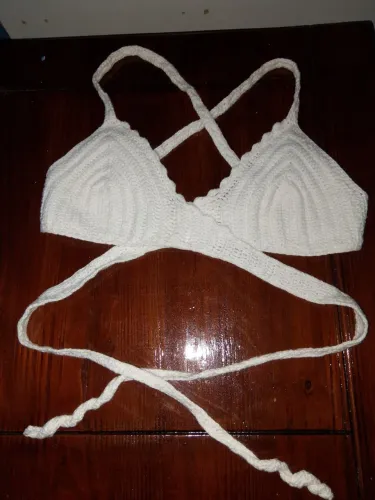 Top branco de crochê