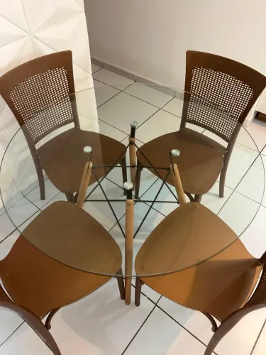 Mesa com cadeira