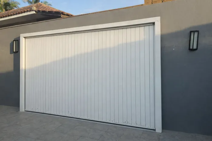 Portão de Elevação com motor 3.63 largura  X 2.26 de altura 