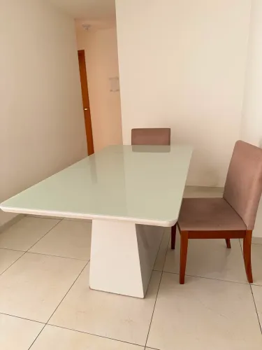 Mesa para 6 cadeiras c/ 2 cadeiras