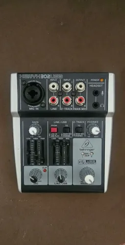 Mesa de Som Behringer Xenyx 302USB - Interface USB