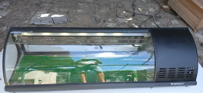 Vitrine refrigerada tipo sushi case