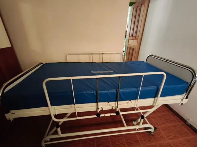 Cama hospitalar 3 manivelas 