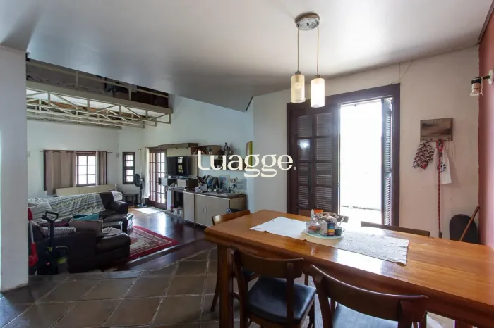 CASA RESIDENCIAL EM CONDOMINIO FECHADO PARA ALUGAR NO BAIRRO VILA NOVA - 04 QUARTOS SENDO 