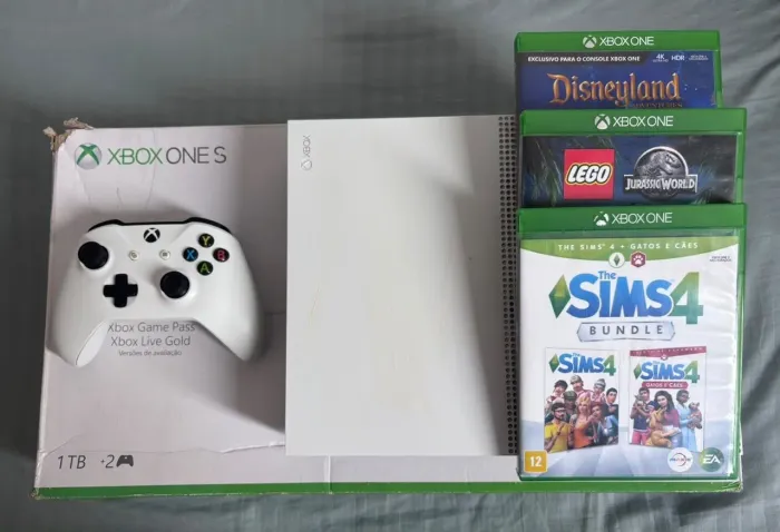 Xbox one s 1TB com 1 controle e 3 jogos - Usado