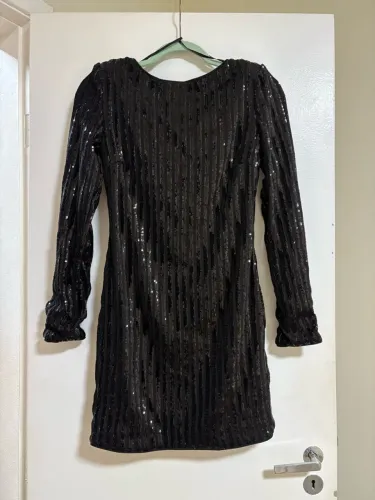 Vestido preto paetê