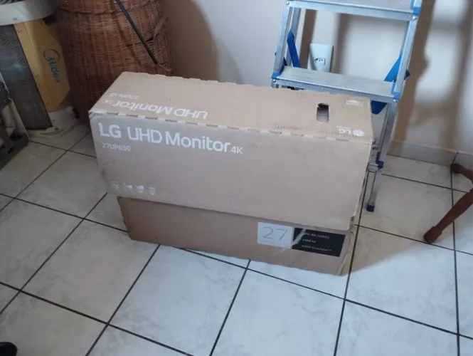Monitor LG 27" 4K UHD, IPS, Ajuste de altura