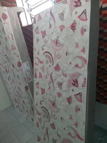 Vendo com solteiro com cama auxiliar usadas poucas vendas sem marcas de uso