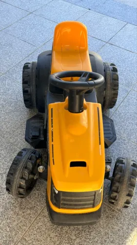 Trator elétrico infantil