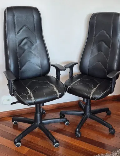 Cadeiras giratórias com encosto de cabeça (02 un.)