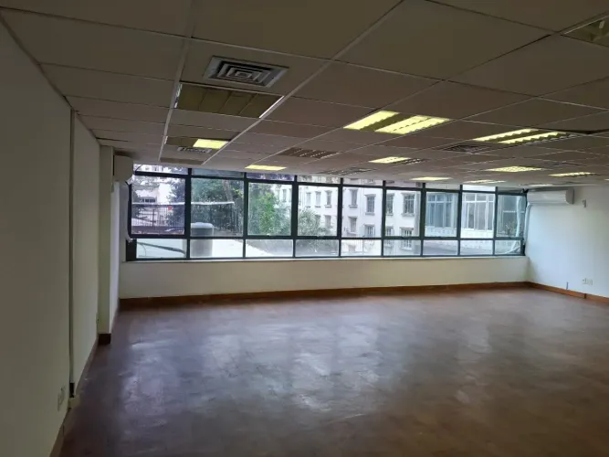 EXCELENTE SALA COMERCIAL NO BAIRRO DA GLÓRIA