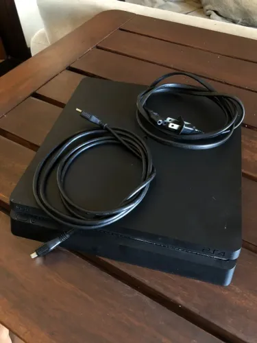 PLAYSTATION 4 SLIM 500GB