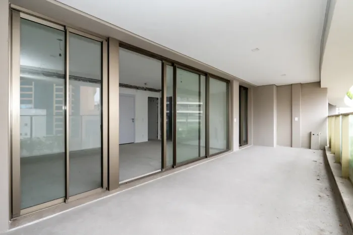 Apartamento para venda em Moema com 3 quartos, sendo 3 suítes, 149m²
