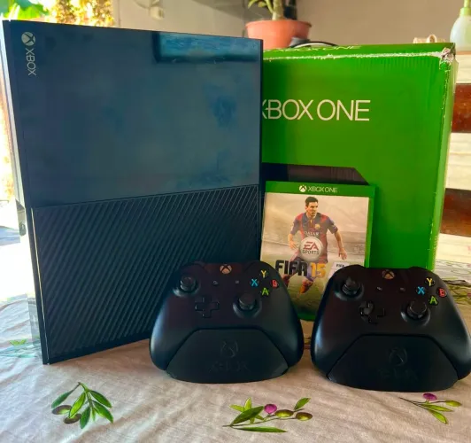 Xbox One Fat todo original completo + GTA V + outros jogos